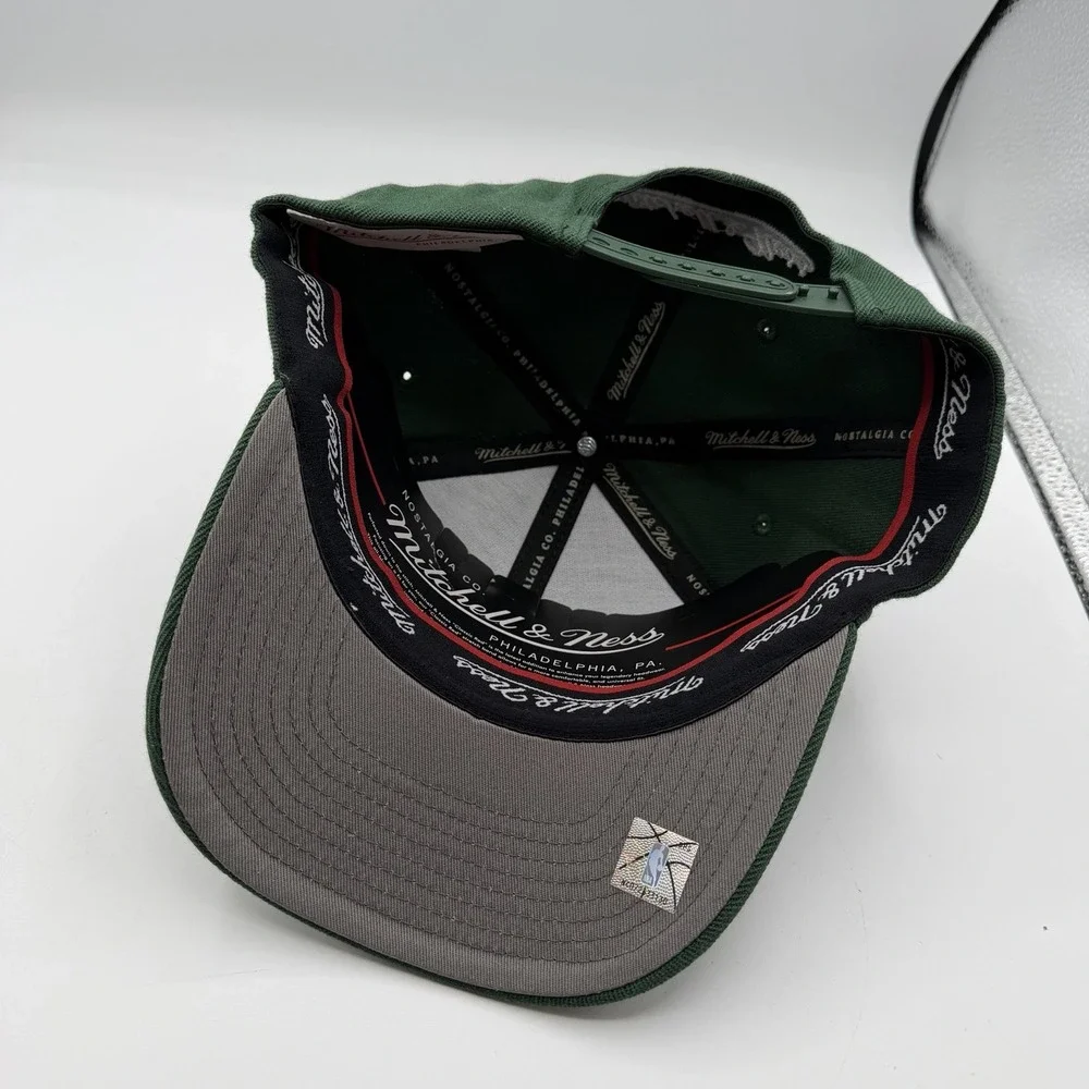 Mitchell & Ness Milwaukee Bucks Hat Cap Snapback Adjustable Classic Red‎ Stretch